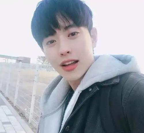 在图书馆学习的你vs在家学习的你
