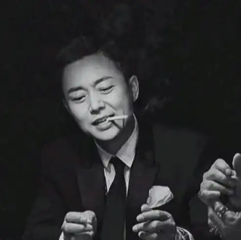 他居然有个25岁的儿子全网震惊对不起,真没看出来...
