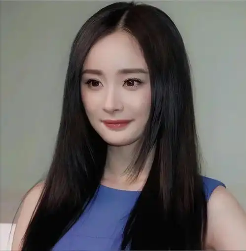 李少红当年签杨幂时,整个公司的同事都来看她,说她像芭比娃娃
