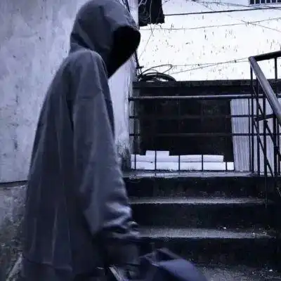 头像他未对我半分好,偏巧这感情疯长似野草
