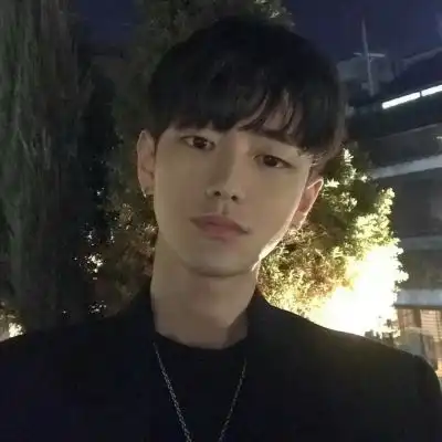 时尚小鲜肉男生微信头像7
