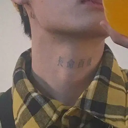 不露脸男生头像有时候觉得自己变丑了拿出身份证一看会知道多虑了
