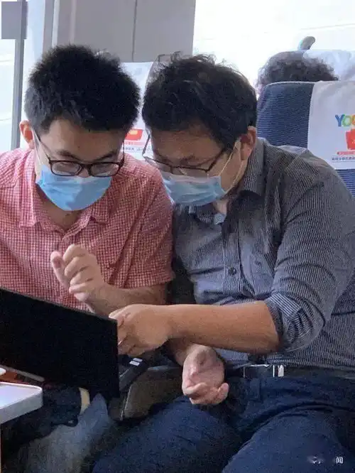 男生解剖小龙虾,获保送清华北大资格,他说自己也曾想过放弃
