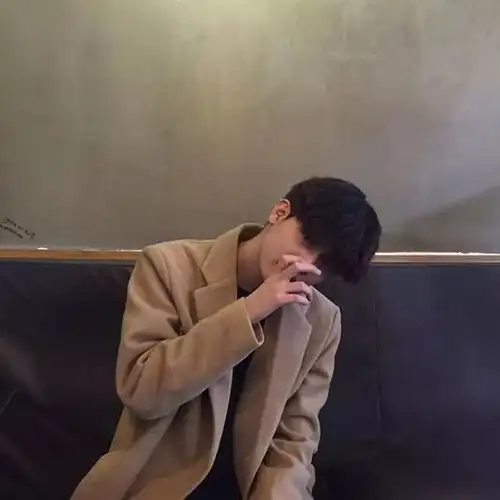 男生头像别幻想的太远太多,做好眼前该做的事,未来才不会辜负你
