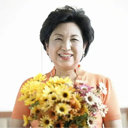 老人搭伙一个月就分手,58岁大妈请男保姆比找老伴要好
