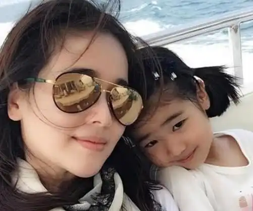 左小青离婚,女神也老了她当年为何,要嫁给大她20岁的男人
