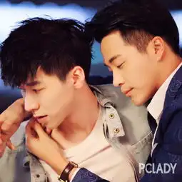 致青春上演男男kiss男主仗着皮肤好就胡来
