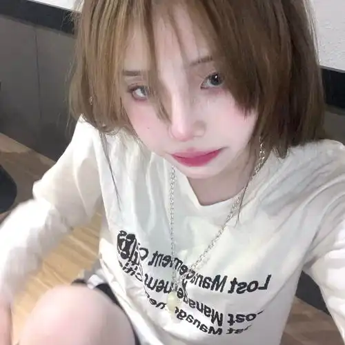 女生头像你笑起来真像好天气
