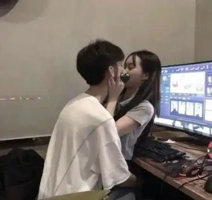 异性聊天,总把天聊死怎么办情圣教你这3招,完美避开尬聊
