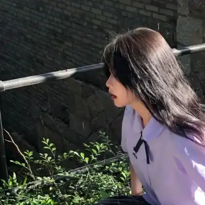 非常理性的ins风女生头像
