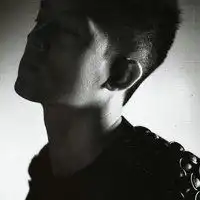 黑白网图男生头像霸气微信头像图片大全
