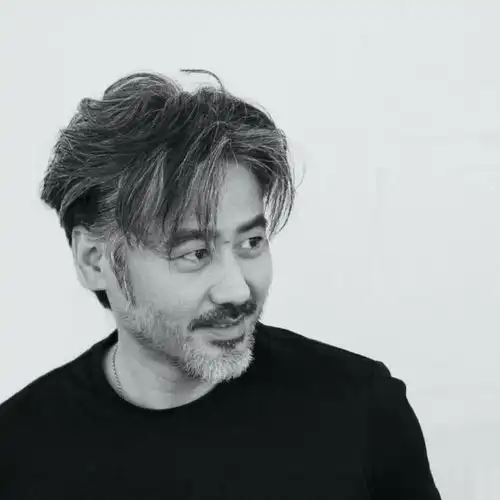 忽悠初恋结婚,却娶了大他三岁的何震亚,消失匿迹的吴秀波
