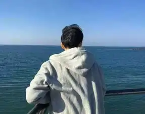 腹痛腹泻与便秘交替发作,肠镜检查正常,可能是肠易激综合征
