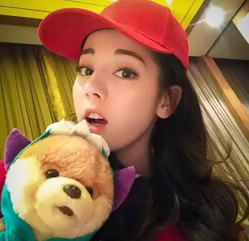 热巴26岁生日直播,嫌眼睛太大坚持关美颜,网友你美你说了算
