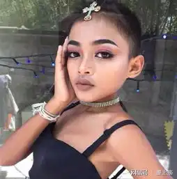 12岁小男孩因化妆成网红,女装让人惊艳,网友这气质绝了
