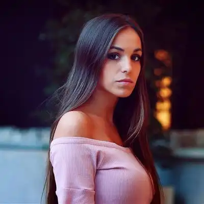 最新欧美成熟超好看的性感美女微信头像图片
