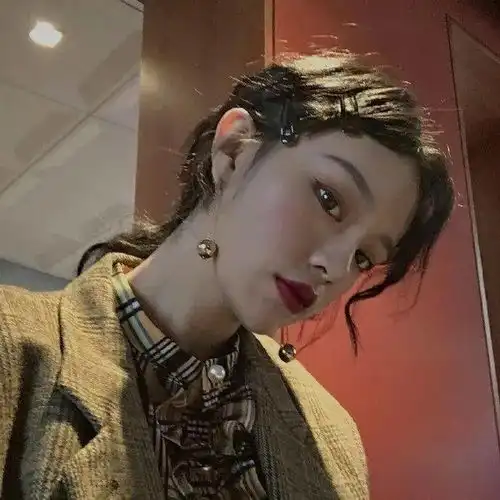 头像故事荒凉相识一场各自散场
