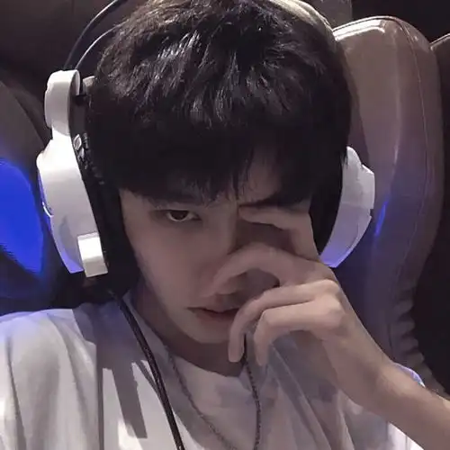 男生头像你身上有光,我借来看看
