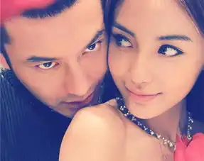 黄晓明领证当晚办喜宴baby甜笑迎接公婆
