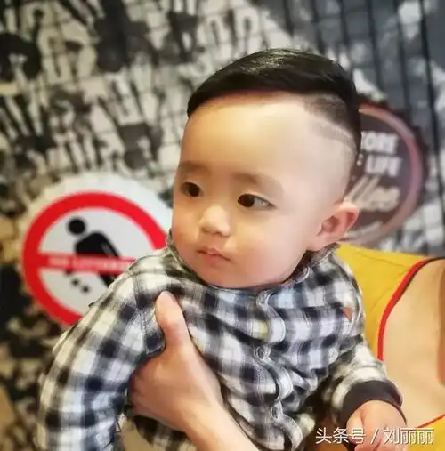 最受妈妈们喜欢的小朋友发型收藏版,男孩帅气,女孩美丽
