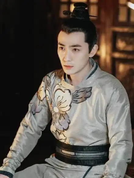杨洋肖战罗云熙陈晓朱一龙,比比这些古装男神,谁的古装更好看
