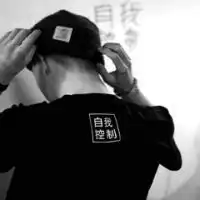 看远方的黑白男图片微信头像图片大全
