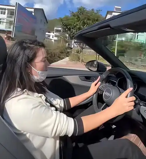 四川女子开豪车回老家,父母不开心反而数落为啥不先拿钱修房子
