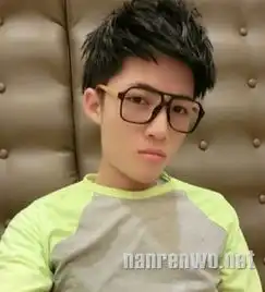 90后男生个性发型可爱阳光尽显青春
