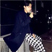 抽烟的男生头像有伤感的,有冷酷的,也有霸气十足的
