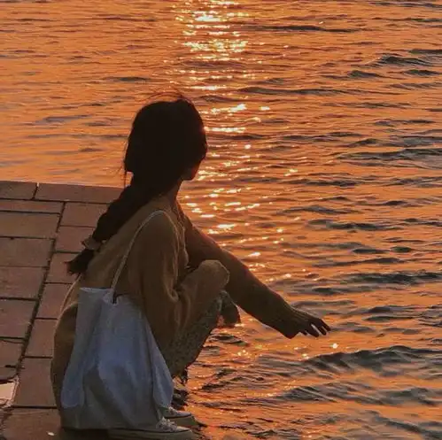 日光下的女孩,女生头像
