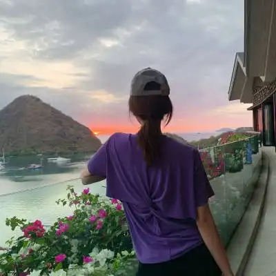 女头背影小清新森系文艺唯美森女图片头像无水印
