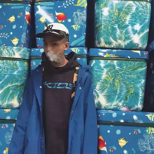 渣男头像不介意孤独,比爱你舒服
