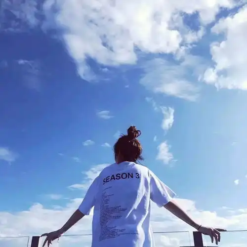 情侣头像让一个人变强大的最好方式,就是拥有一个想要保护的人
