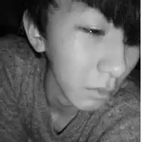 如何把两个人的照片合在一起
