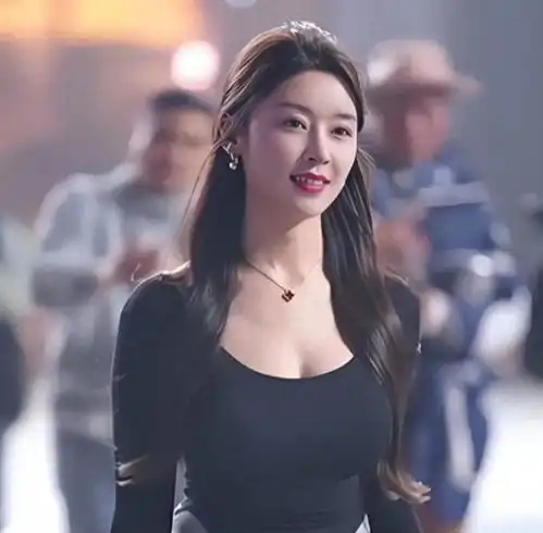 女生不是越瘦越美,网红圈5位微胖美女,不苗条但魅力十足
