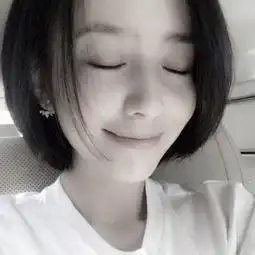 33岁佟丽娅与38岁高圆圆同是短发出境,却被韩雪成功抢镜
