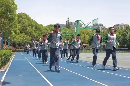 上体育课时,女生觉得尴尬的行为,实际男生却已在心里小鹿乱撞了
