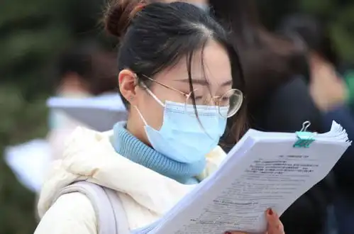 江苏一70后干部被盯,晋升过程一路绿灯,学历曝光成亮点
