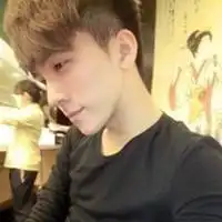 半分微光照不进旧心房
