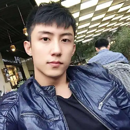 黄景瑜郭美美的热搜迅速消失不见,又公关成功了
