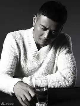 组图杨烁曝最新写真醇厚男人展温暖笑容
