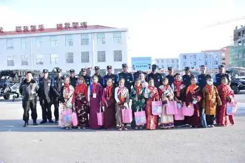 参加中国少年先锋队果洛藏族自治州第二次代表大会的6个代表团来到特警支队接受爱国主义教育
