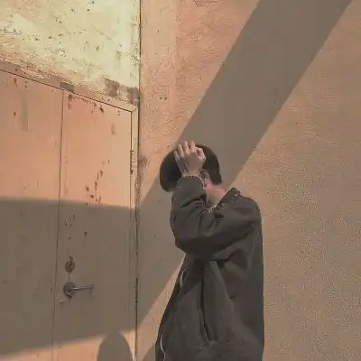 冉冉拿图点赞,喜欢关注好看的男头男生头像我要个性网
