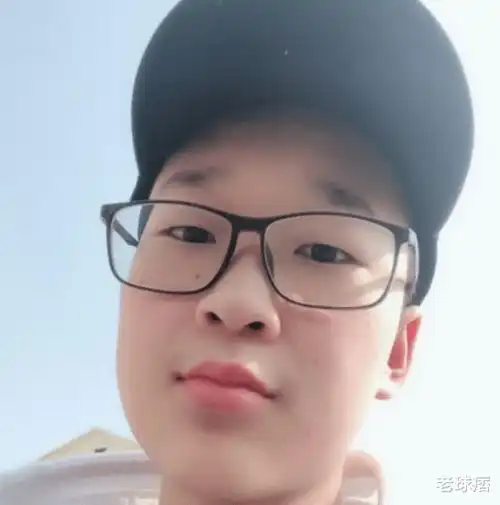 网红郭乐乐近照曝光,颜值一改昔日风格,网友惊叹要逆袭男神
