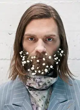 胡须插花演绎波西米亚风柔情硬汉6938076
