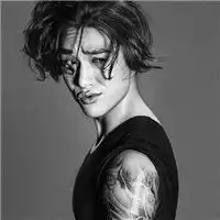 帅气男生黑白头像,有纹身的个性帅气黑白男生头像
