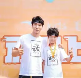 张悦轩近照曝光,长相俊朗眉清目秀,身高竟已超过爸爸张亮肩部
