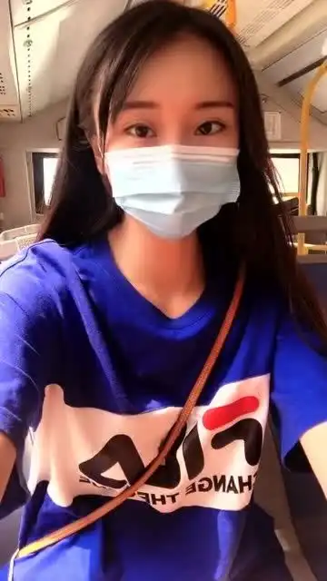 现在的男孩子真是笨,你花点小钱请我喝奶茶看电影,不就把我追到手了
