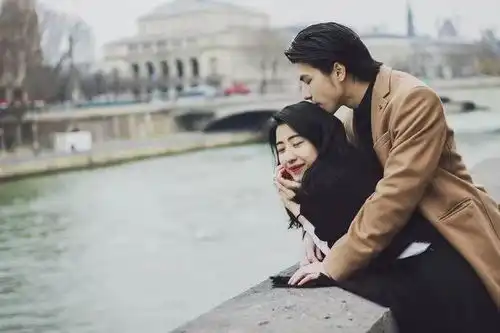 为什么女生都喜欢成熟稳重的男人
