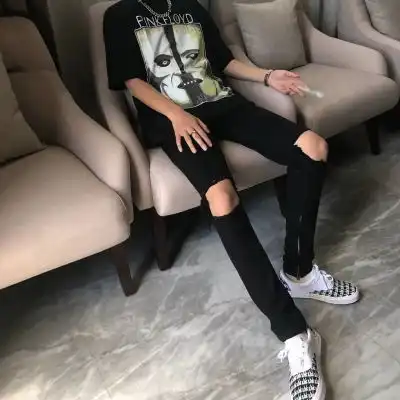 珞珞高街男帝头像ins
